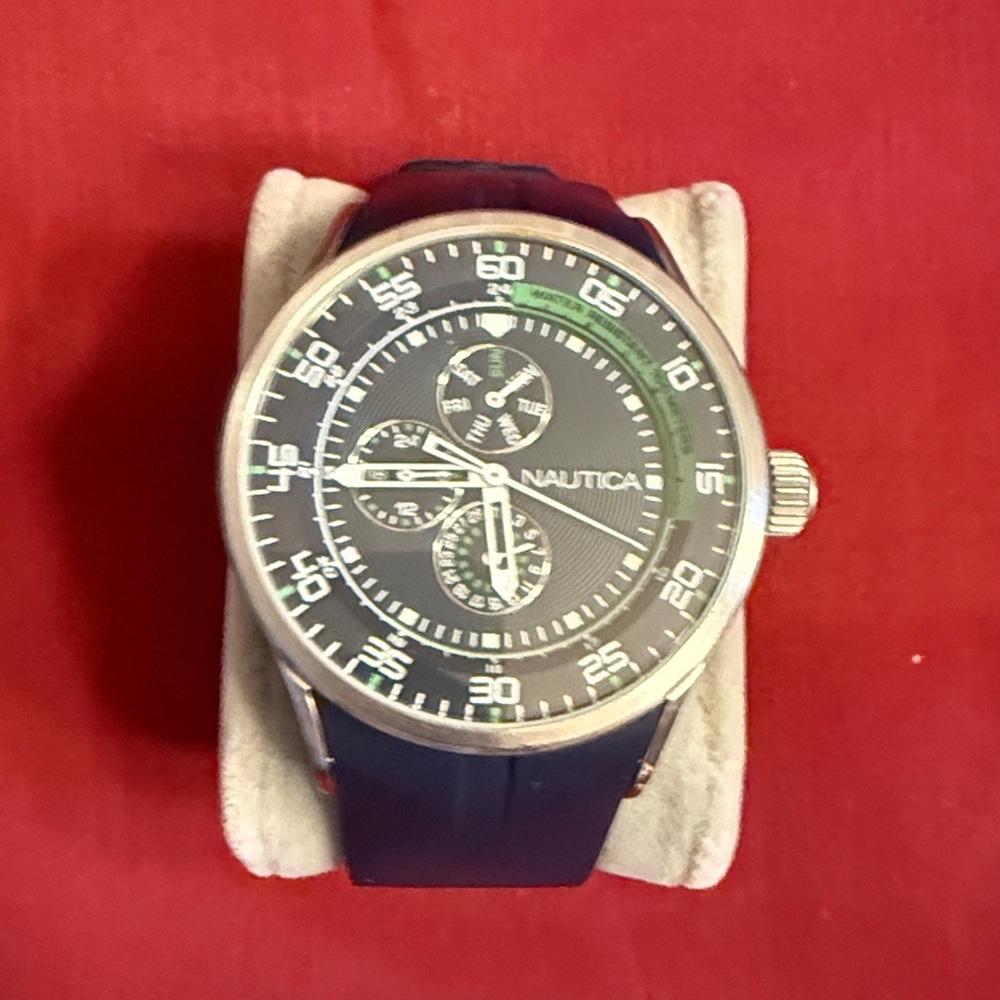Nautica Men's Navy Dial Silicone Strap Sport Watch
